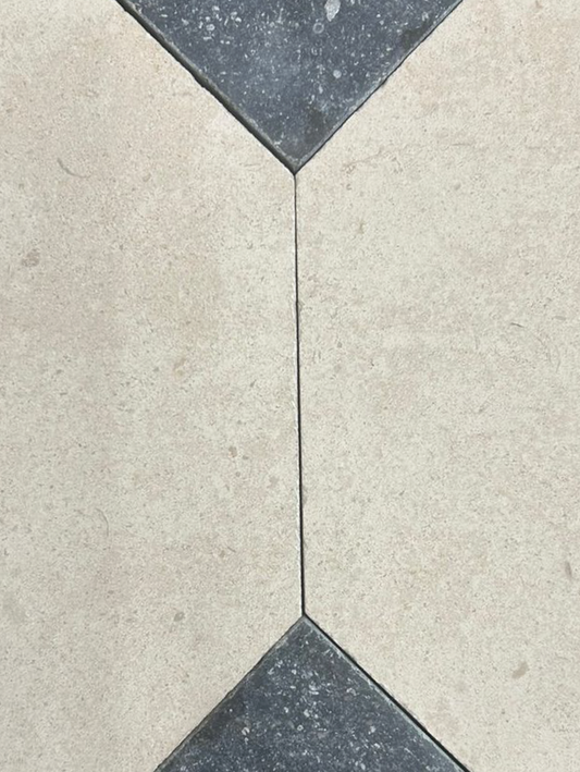 Limestone Frances Clair Luguet en patrón con cabuchones