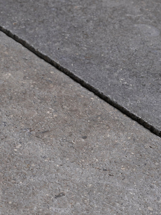 Limestone Egipcio Gem Grey Dark Acid Tumbled